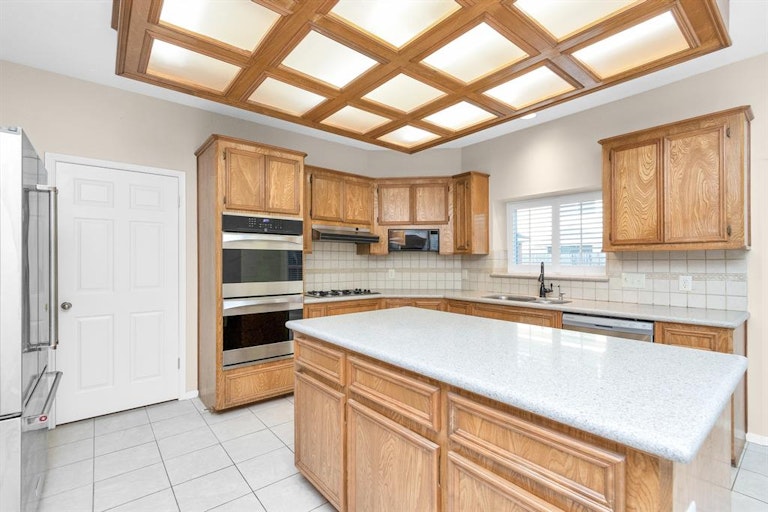 Photo 16 of 33 - 610 Ironwood Dr, Richmond, TX 77406