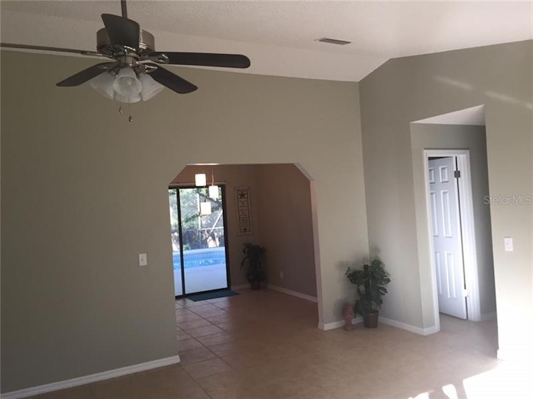 Photo 5 of 24 - 618 First Ave, Lady Lake, FL 32159