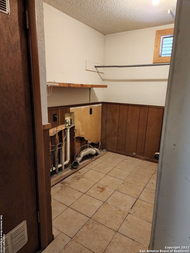 Photo 10 of 16 - 6538 Buena Vista St, San Antonio, TX 78237
