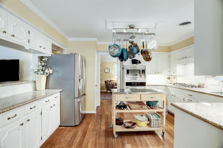 Photo 11 of 23 - 5414 Indigo St, Houston, TX 77096