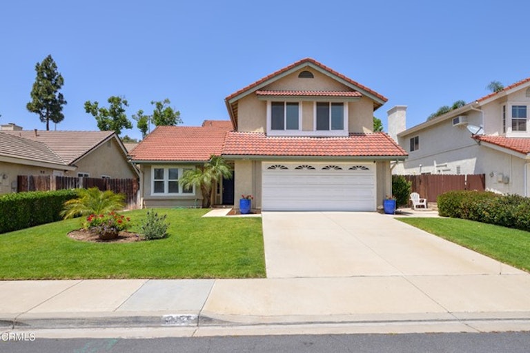 Photo 2 of 25 - 6175 Palomar Cir, Camarillo, CA 93012