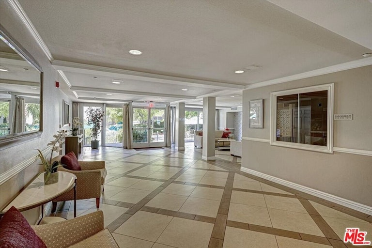 Photo 4 of 27 - 4501 Cedros Ave #324, Sherman Oaks, CA 91403