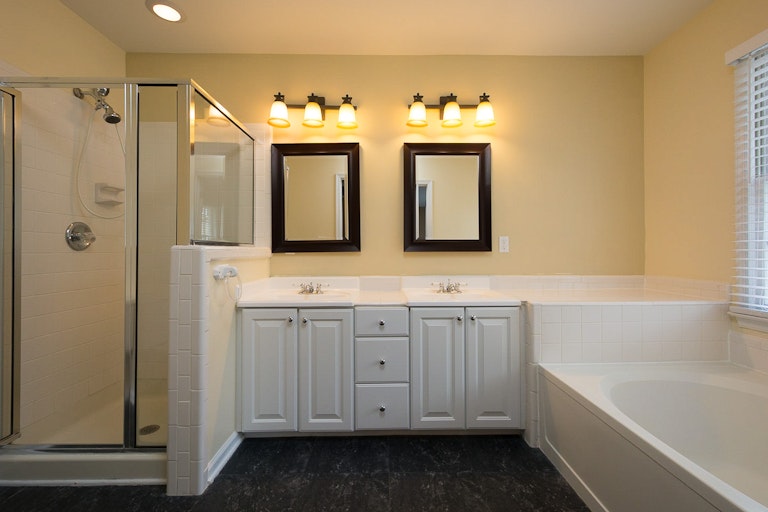 Photo 4 of 30 - 8604 Carolingian Ct, Raleigh, NC 27615