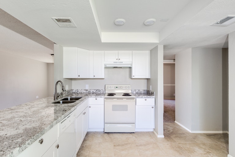 Photo 2 of 17 - 22 W Hillside St, Mesa, AZ 85201