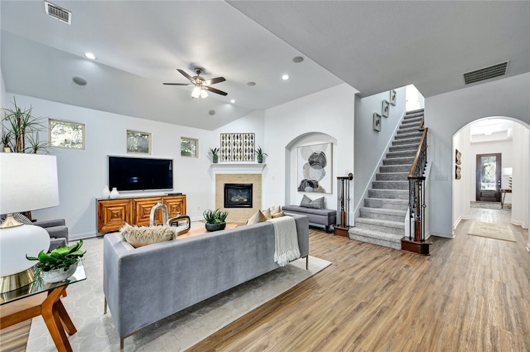 Photo 11 of 31 - 1008 Winding Way Dr, Georgetown, TX 78628