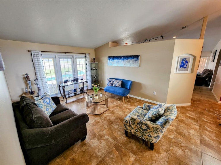 Photo 17 of 34 - 2652 Hawthorne Ln, Kissimmee, FL 34743