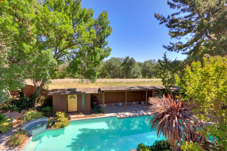 Photo 19 of 70 - 4040 Crondall Dr, Sacramento, CA 95864