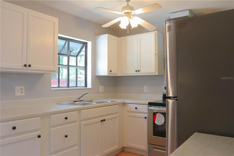 Photo 6 of 26 - 6726 12th St N, Saint Petersburg, FL 33702