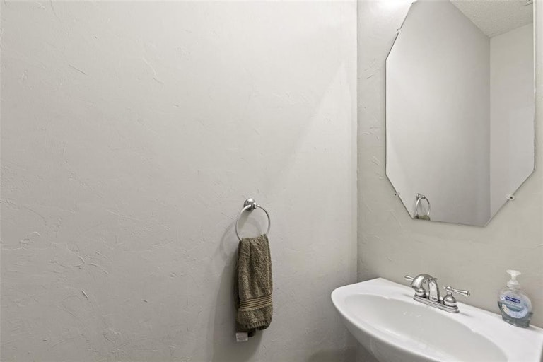Photo 28 of 32 - 1105 Indian Trail Ct, Roanoke, TX 76262