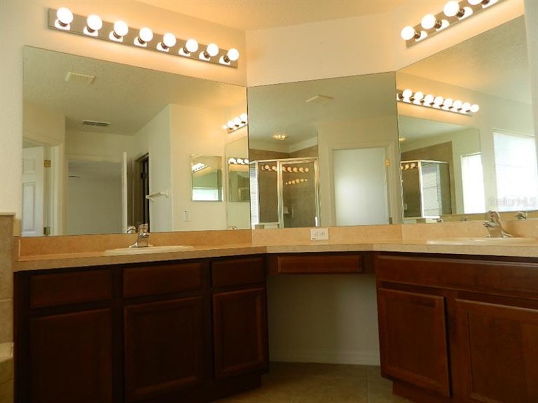 Photo 14 of 25 - 8553 Bradleys Landing St, Orlando, FL 32827