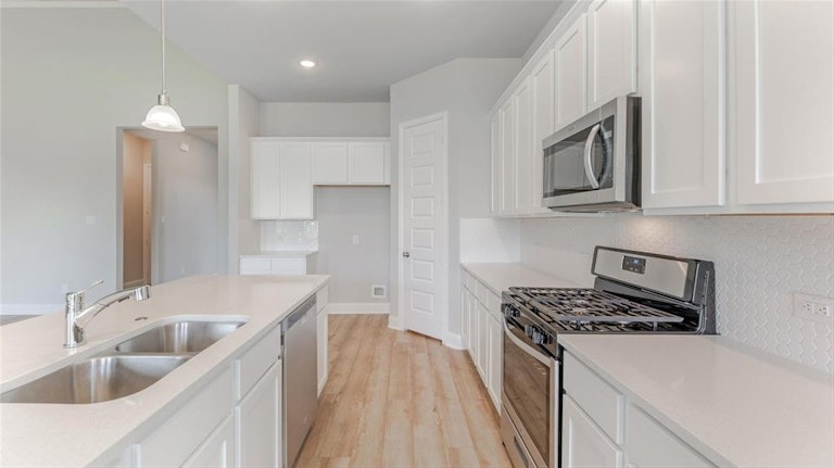 Photo 7 of 28 - 2260 High Plain Ln, Waxahachie, TX 75167