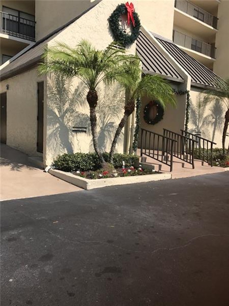 Photo 1 of 6 - 3300 Cove Cay Dr #2B, Clearwater, FL 33760