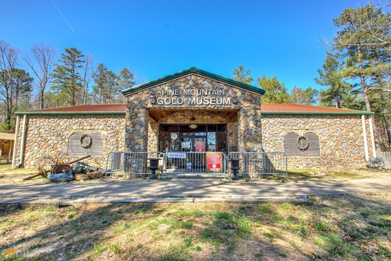 Photo 31 of 32 - 3001 Fairway Dr, Villa Rica, GA 30180