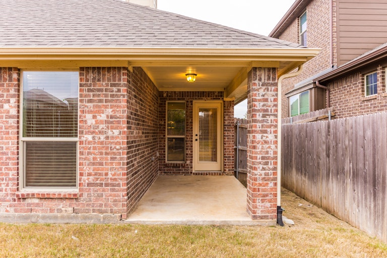 Photo 5 of 28 - 13801 Bluebell Dr, Little Elm, TX 75068