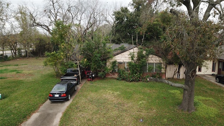 Photo 2 of 12 - 4626 Maple St, Bellaire, TX 77401