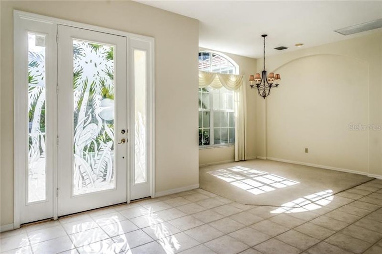 Photo 4 of 25 - 511 Summerfield Way, Venice, FL 34292