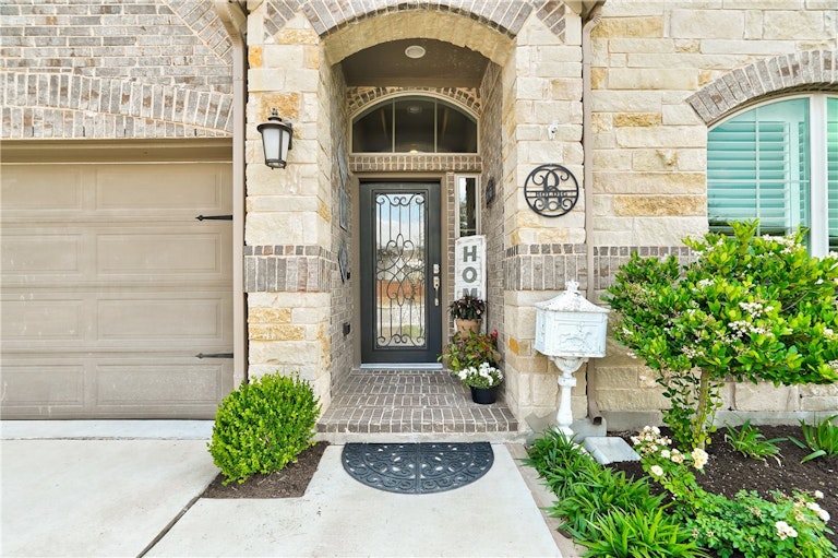 Photo 6 of 40 - 313 La Grotta Ln, Georgetown, TX 78628