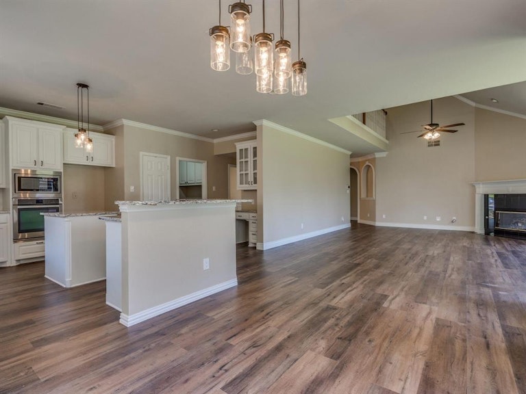 Photo 11 of 32 - 2524 Oak Brook Dr, Bedford, TX 76021