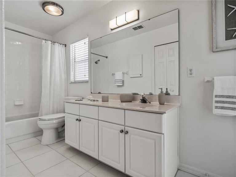 Photo 24 of 40 - 1026 Lake Davenport Blvd, Davenport, FL 33897