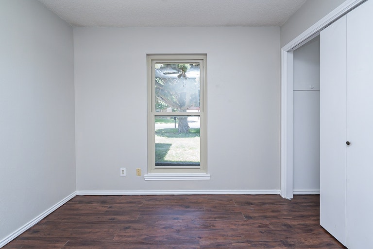 Photo 11 of 18 - 1708 Oak Tree Dr, Denton, TX 76209