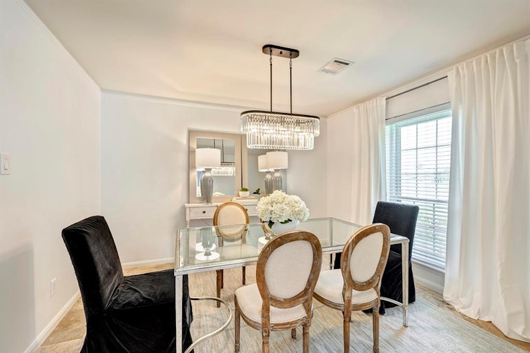 Photo 5 of 34 - 13519 Westport Ln, Houston, TX 77079