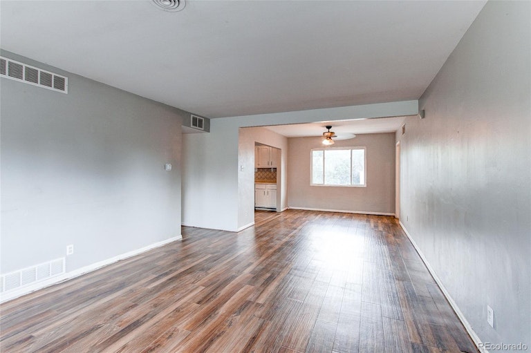 Photo 6 of 25 - 840 Tucson St, Aurora, CO 80011