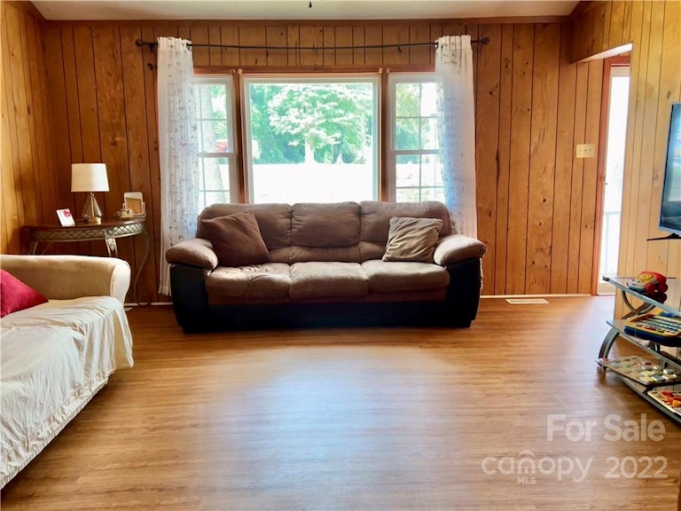 Photo 5 of 16 - 108 Cornelius Rd, Mooresville, NC 28117