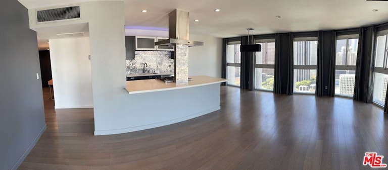 Photo 3 of 35 - 800 W 1st St #2008, Los Angeles, CA 90012