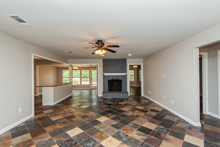 Photo 5 of 24 - 3026 Columbine Dr, Grapevine, TX 76051