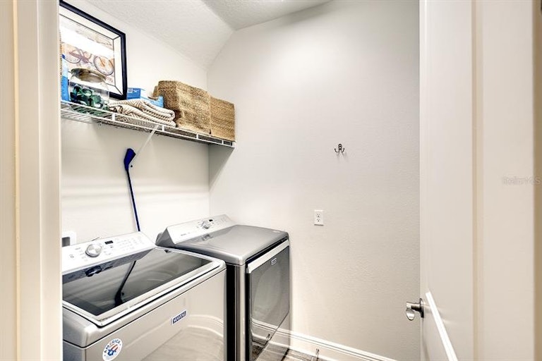 Photo 21 of 39 - 1124 Thornbury Dr, Parrish, FL 34219