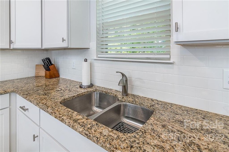 Photo 10 of 48 - 156 Wylie Trl, Statesville, NC 28677