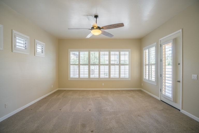 Photo 13 of 32 - 17618 W Desert Ln, Surprise, AZ 85388