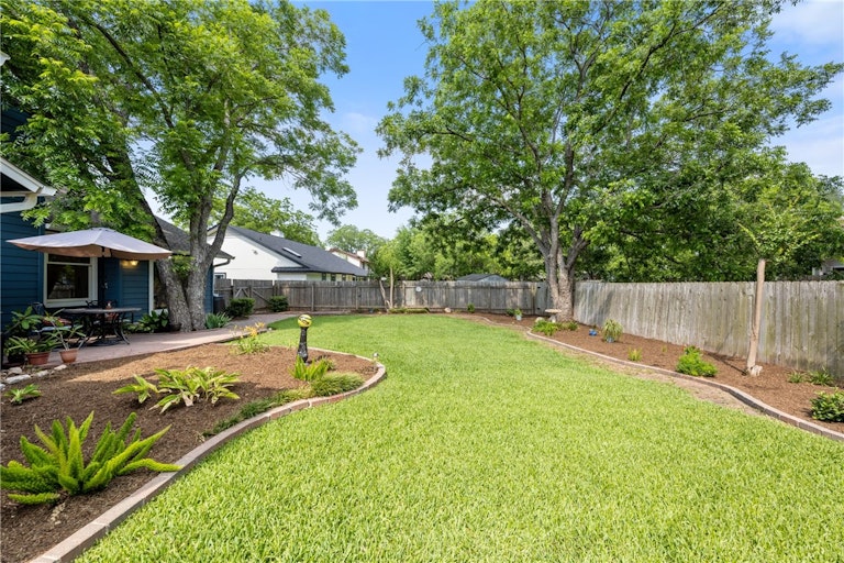 Photo 2 of 18 - 8907 Chester Forest St, Austin, TX 78729