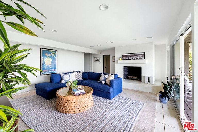 Photo 32 of 54 - 16656 Linda Ter, Pacific Palisades, CA 90272