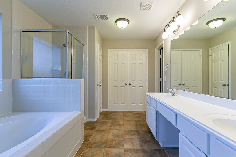 Photo 6 of 29 - 5405 Lilac Grove Ln, Rosharon, TX 77583