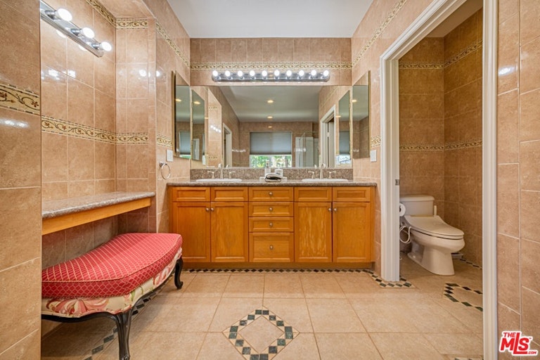 Photo 37 of 48 - 686 Milford St, Los Angeles, CA 90042
