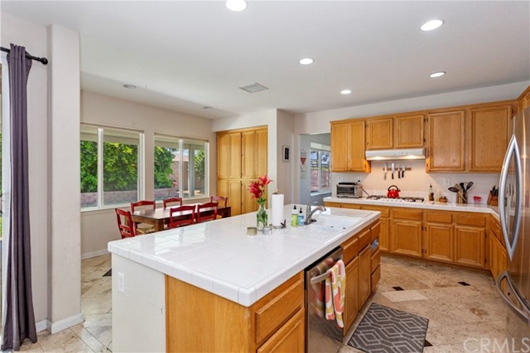 Photo 25 of 44 - 8215 Lantern Pl, Riverside, CA 92508