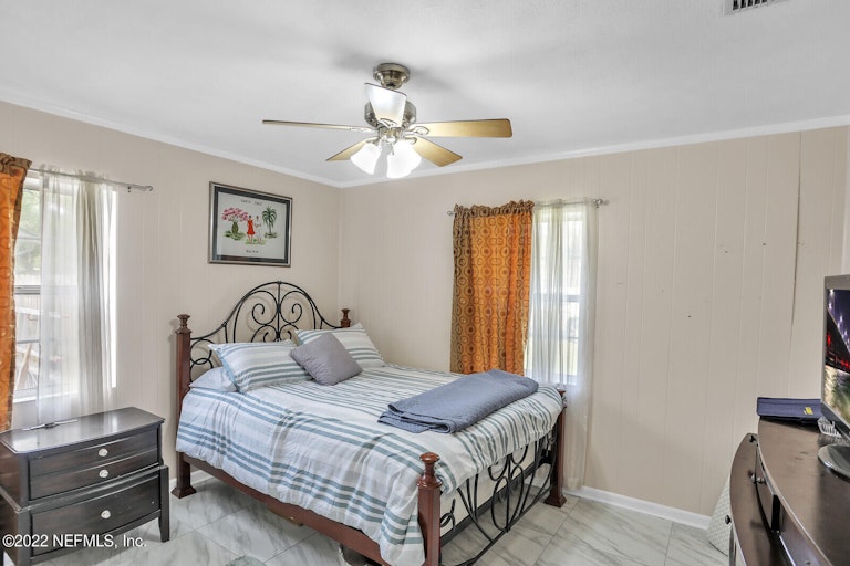 Photo 13 of 27 - 557 Laurina St, Jacksonville, FL 32216