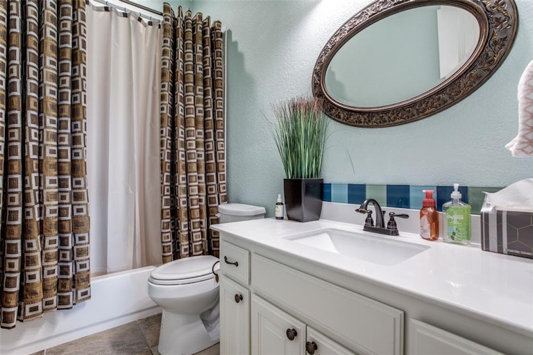 Photo 26 of 40 - 180 Denali Way, Waxahachie, TX 75167