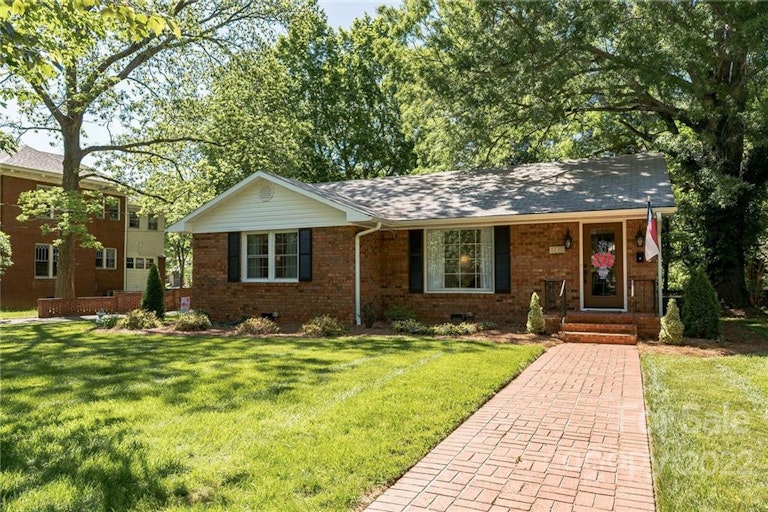 Photo 2 of 22 - 419 Davie Ave, Statesville, NC 28677