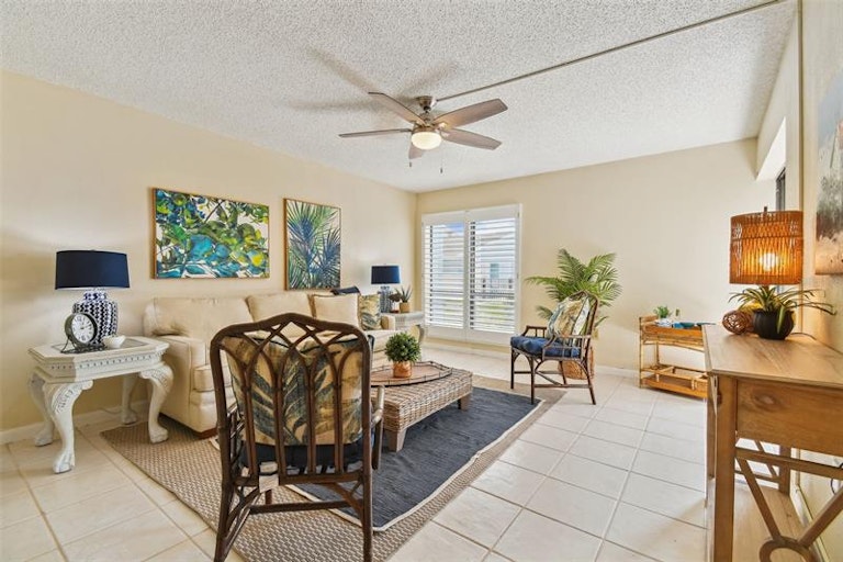 Photo 11 of 45 - 1 Windrush Blvd #5, Indian Rocks Beach, FL 33785