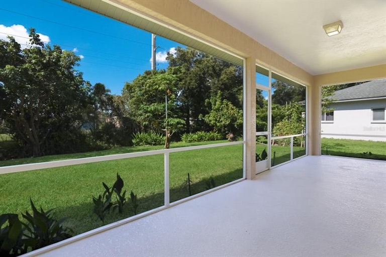 Photo 23 of 28 - 5706 Stone Pointe Dr, Sarasota, FL 34233