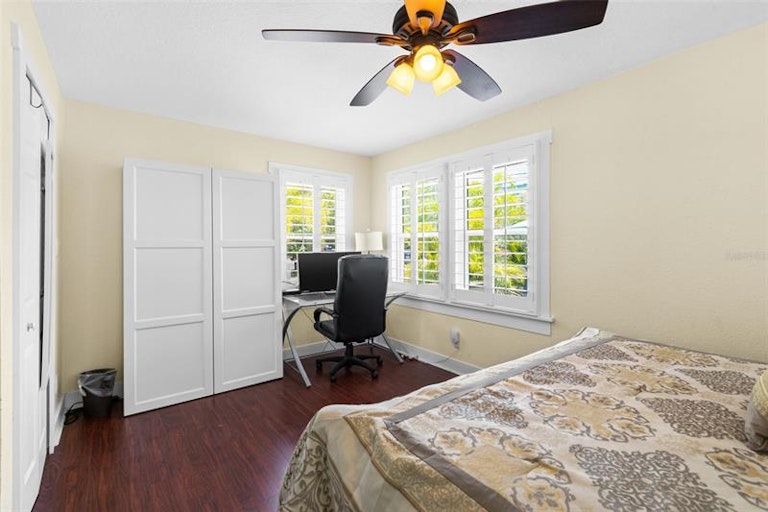 Photo 33 of 52 - 12400 Gulf Blvd #1, Saint Petersburg, FL 33706