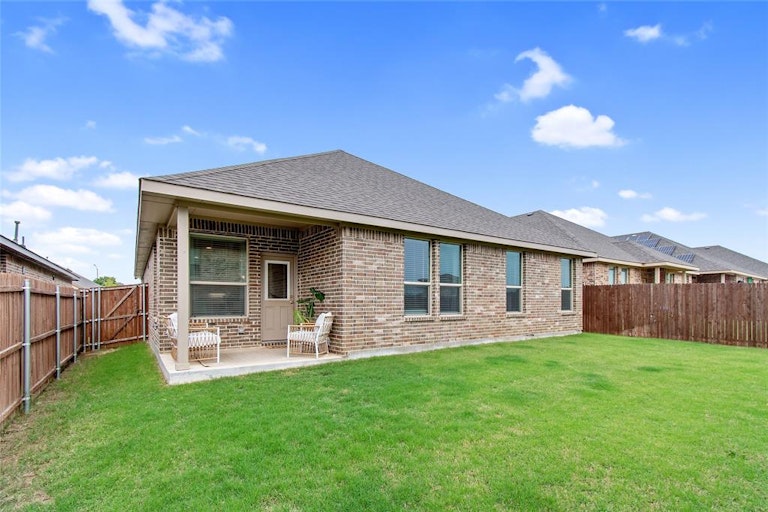 Photo 31 of 40 - 5828 Stream Dr, Fort Worth, TX 76137
