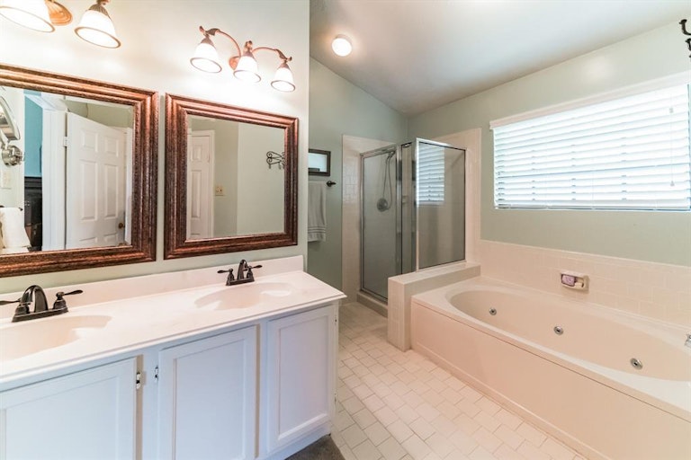 Photo 21 of 30 - 2032 Spinnaker Dr, League City, TX 77573