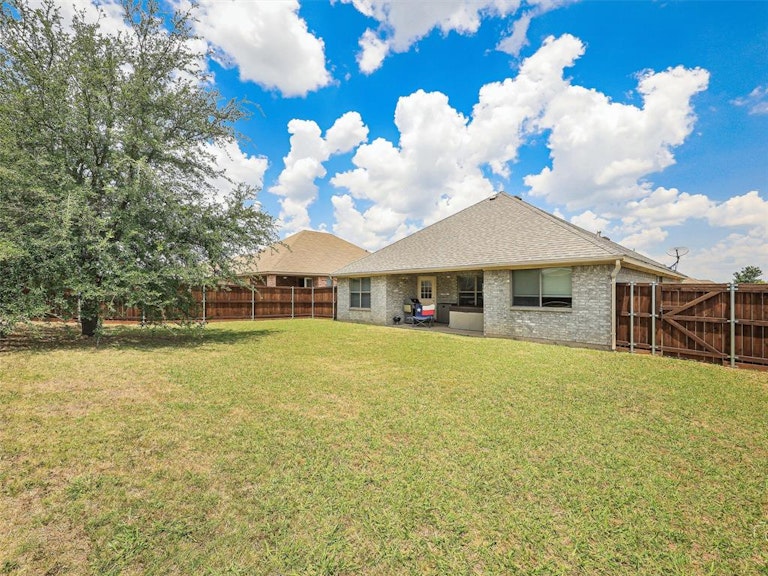 Photo 17 of 20 - 117 Magnolia St, Anna, TX 75409