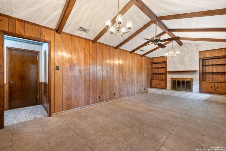 Photo 9 of 27 - 3538 Pinebluff Dr, San Antonio, TX 78230