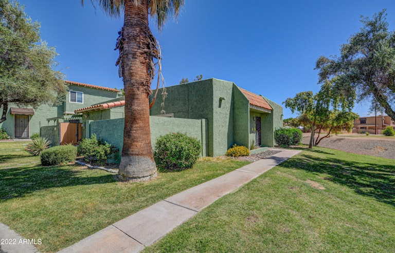 Photo 2 of 31 - 822 E Cochise Dr, Phoenix, AZ 85020