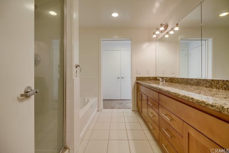 Photo 9 of 18 - 411 W Seaside Way #1803, Long Beach, CA 90802