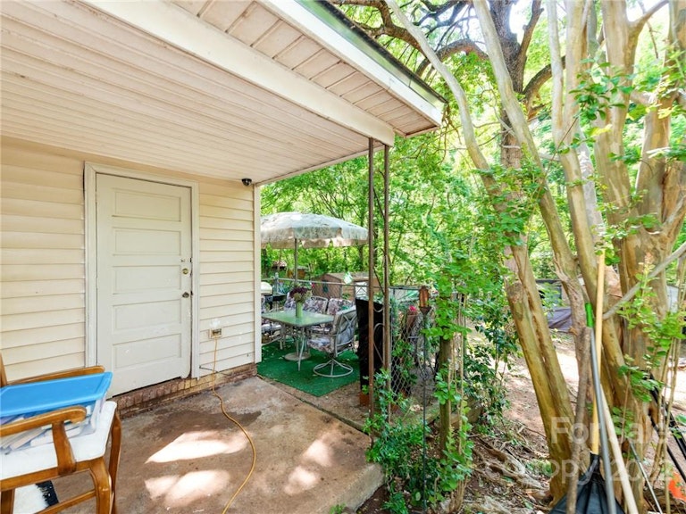 Photo 18 of 24 - 609 Fawnbrook Ln, Charlotte, NC 28217